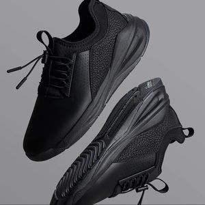 WOMEN'S ALL BLACK OPTION CLOVE SHOE